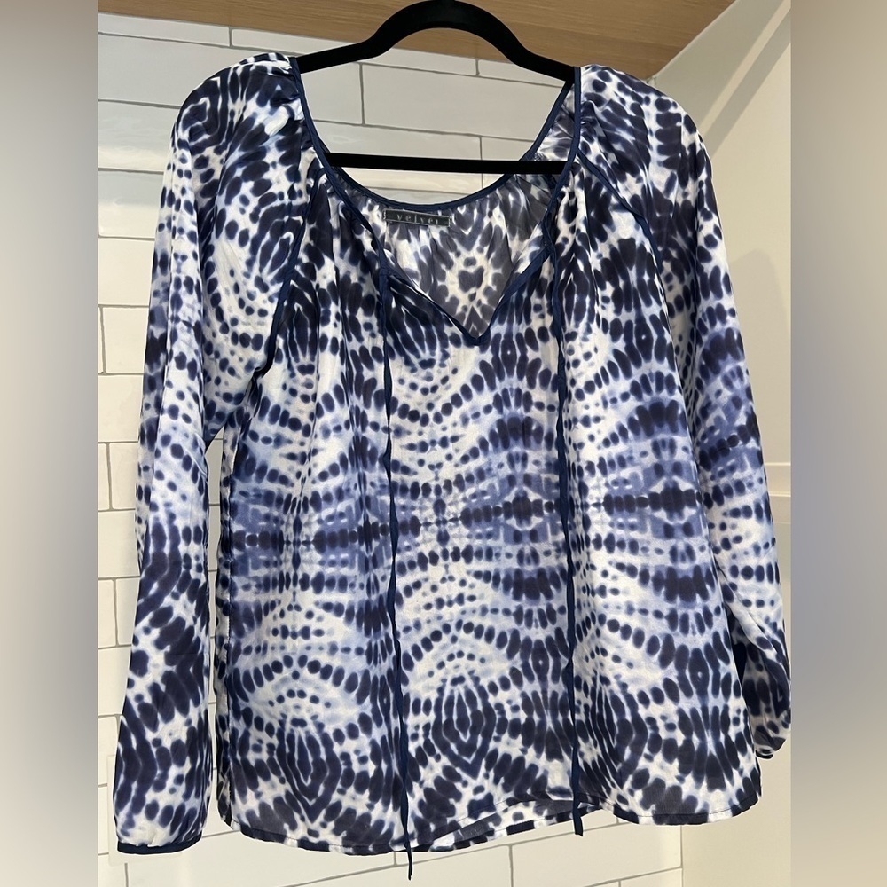 Velvet by Graham and Spencer 100% Silk Tie Dye Boho Peasant Blouse. Size Small.